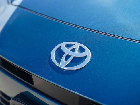 Certified 2025 Toyota Camry SE image 6