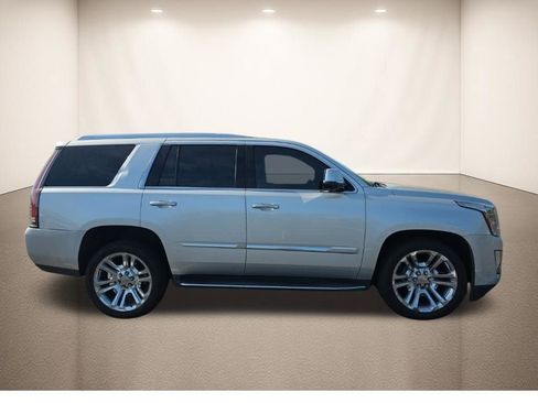 Used 2018 Cadillac Escalade Luxury w/ LPO, Radiant Package image 3