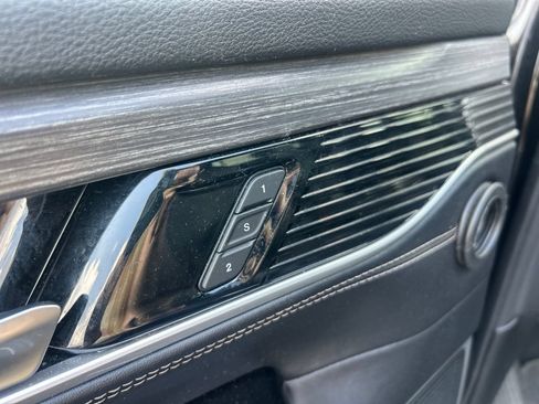 Used 2024 Jeep Wagoneer Series II AWD/4WD image 11