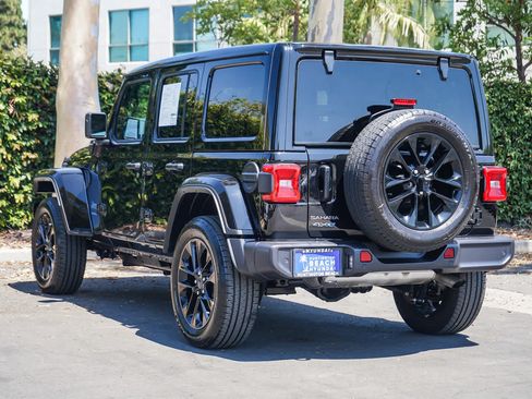 Used 2025 Jeep Wrangler Unlimited Sahara w/ Safety Group AWD/4WD image 3