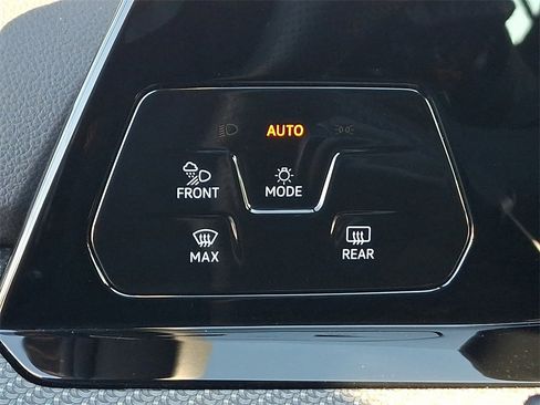 Certified 2024 Volkswagen Golf R 2.0T image 27