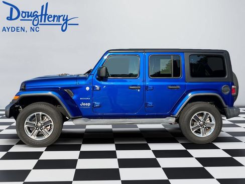 Used 2018 Jeep Wrangler Unlimited Sahara AWD/4WD image 2