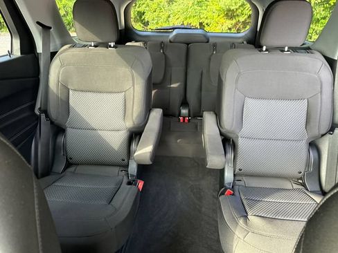 Used 2023 Ford Explorer XLT AWD/4WD image 39