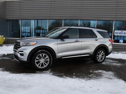 Used 2023 Ford Explorer XLT w/ Equipment Group 202A image 2