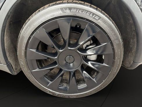 Used 2023 Tesla Model Y Long Range image 23