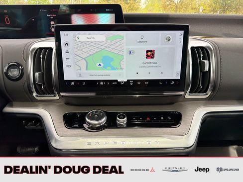 Used 2025 Ford Expedition Platinum w/ Driver's Package AWD/4WD image 27