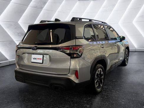 Used 2025 Subaru Forester Premium image 4