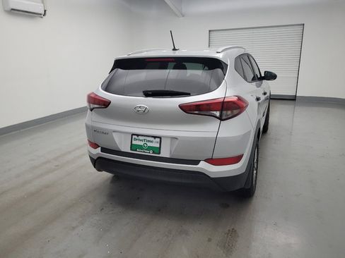 Used 2016 Hyundai Tucson SE w/ Option Group 02 FWD image 7