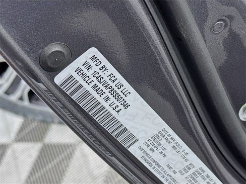 Used 2025 Jeep Wagoneer 4WD w/ Premium Group I image 32