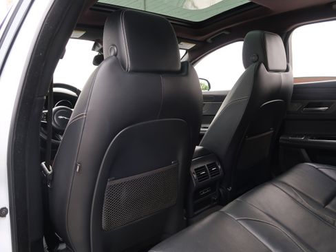 Used 2016 Jaguar XF S RWD image 38
