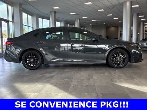 Used 2025 Toyota Camry SE image 9