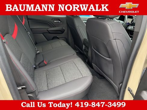 Used 2024 Chevrolet Colorado Z71 w/ Z71 Convenience Package 2 AWD/4WD image 28