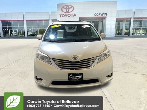 Used 2015 Toyota Sienna XLE image 3