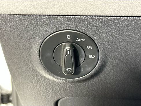 Used 2024 Volkswagen Taos SE image 23