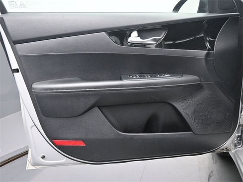 Used 2019 Kia Forte S image 12