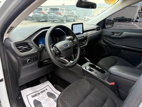 Used 2025 Ford Escape Active w/ Cold Weather Package AWD/4WD image 3