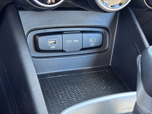 Certified 2024 Hyundai Venue SEL image 34