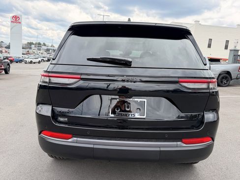 New 2026 Jeep Grand Cherokee Limited w/ Limited Altitude Package AWD/4WD image 6