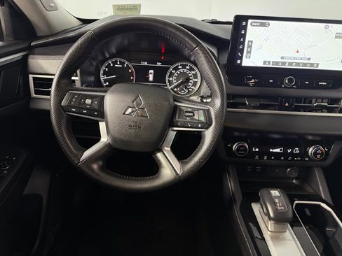 Used 2025 Mitsubishi Outlander SE AWD/4WD image 14