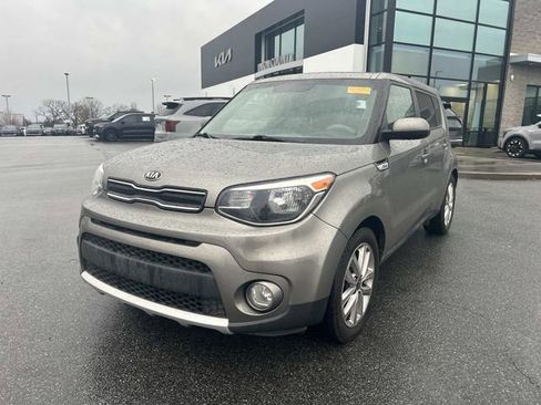 Used 2017 Kia Soul + image 6