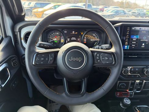Used 2024 Jeep Wrangler Willys image 17