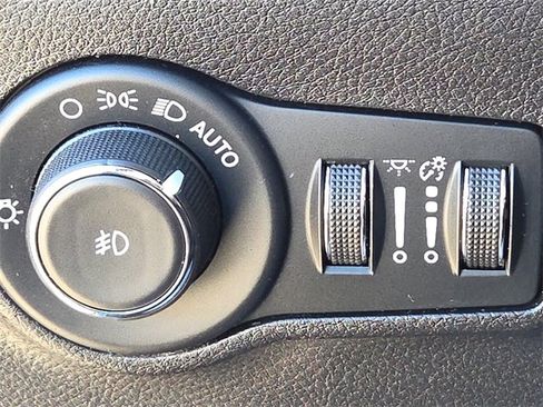 Used 2022 Jeep Compass Latitude image 27