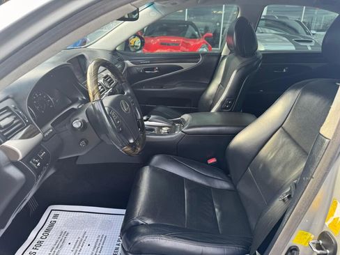 Used 2013 Lexus LS 460 AWD w/ Ultra Luxury Pkg image 11