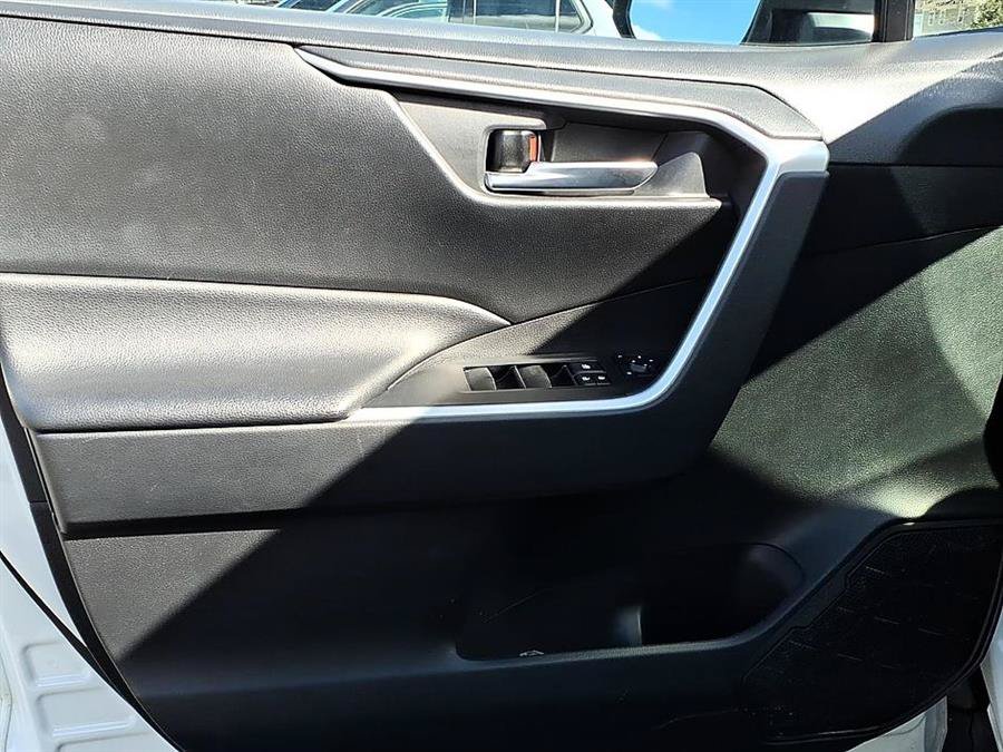 Used 2021 Toyota RAV4 XLE w/ Convenience Package AWD/4WD image 15