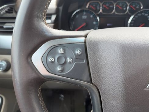 Used 2018 Chevrolet Suburban LT image 22