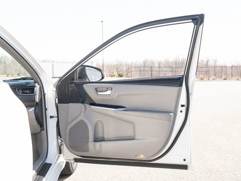 Used 2016 Toyota Camry LE image 44