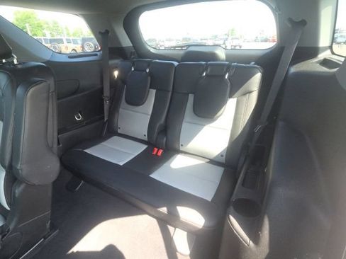 Used 2024 Ford Explorer XLT w/ Equipment Group 202A AWD/4WD image 17