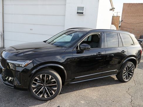 New 2026 Volvo XC90 B6 Ultra w/ Protection Package image 3