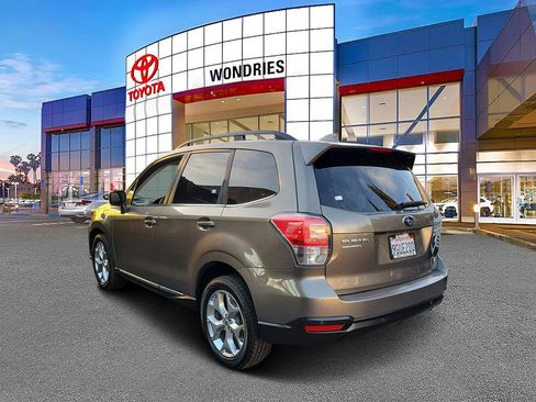 Used 2017 Subaru Forester 2.5i Touring image 3