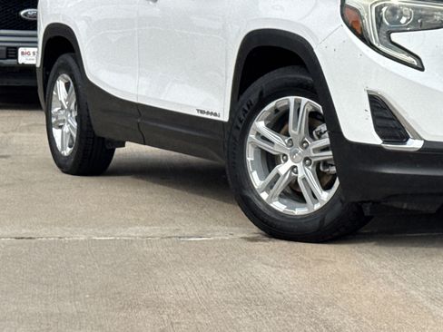 Used 2021 GMC Terrain SLE w/ Driver Convenience Package image 3