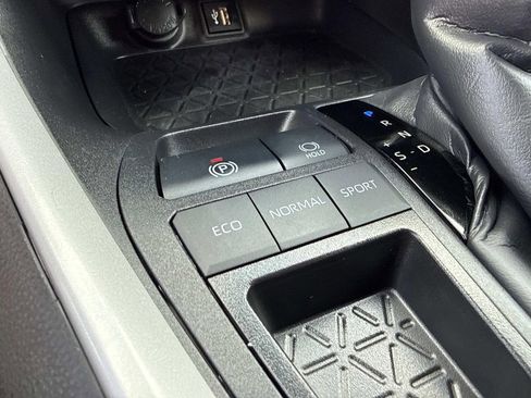 Used 2025 Toyota RAV4 XLE Premium image 32