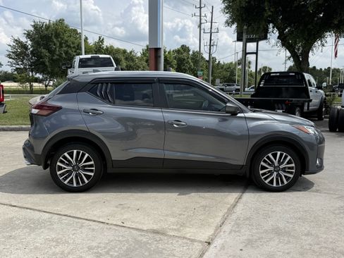 Used 2024 Nissan Kicks SV w/ Exterior Package FWD image 3