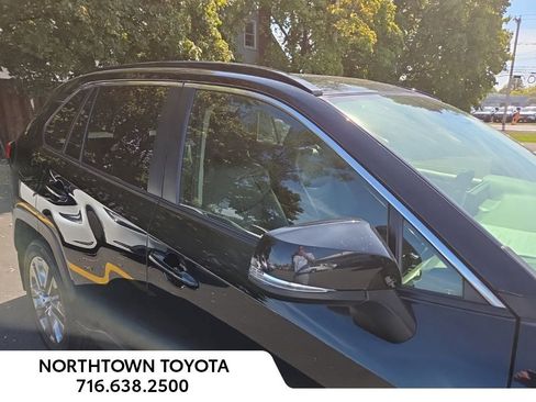 Used 2019 Toyota RAV4 XLE Premium image 3