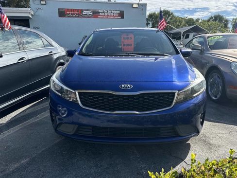 Used 2017 Kia Forte LX image 2