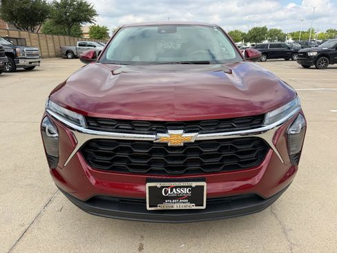 Used 2024 Chevrolet Trax LS w/ LS Convenience Package FWD image 8