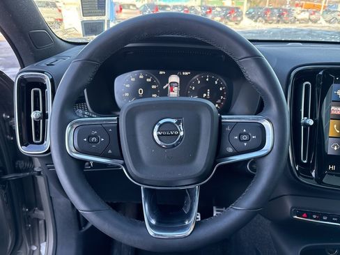 Used 2022 Volvo XC40 T5 R-Design w/ Climate Package image 21