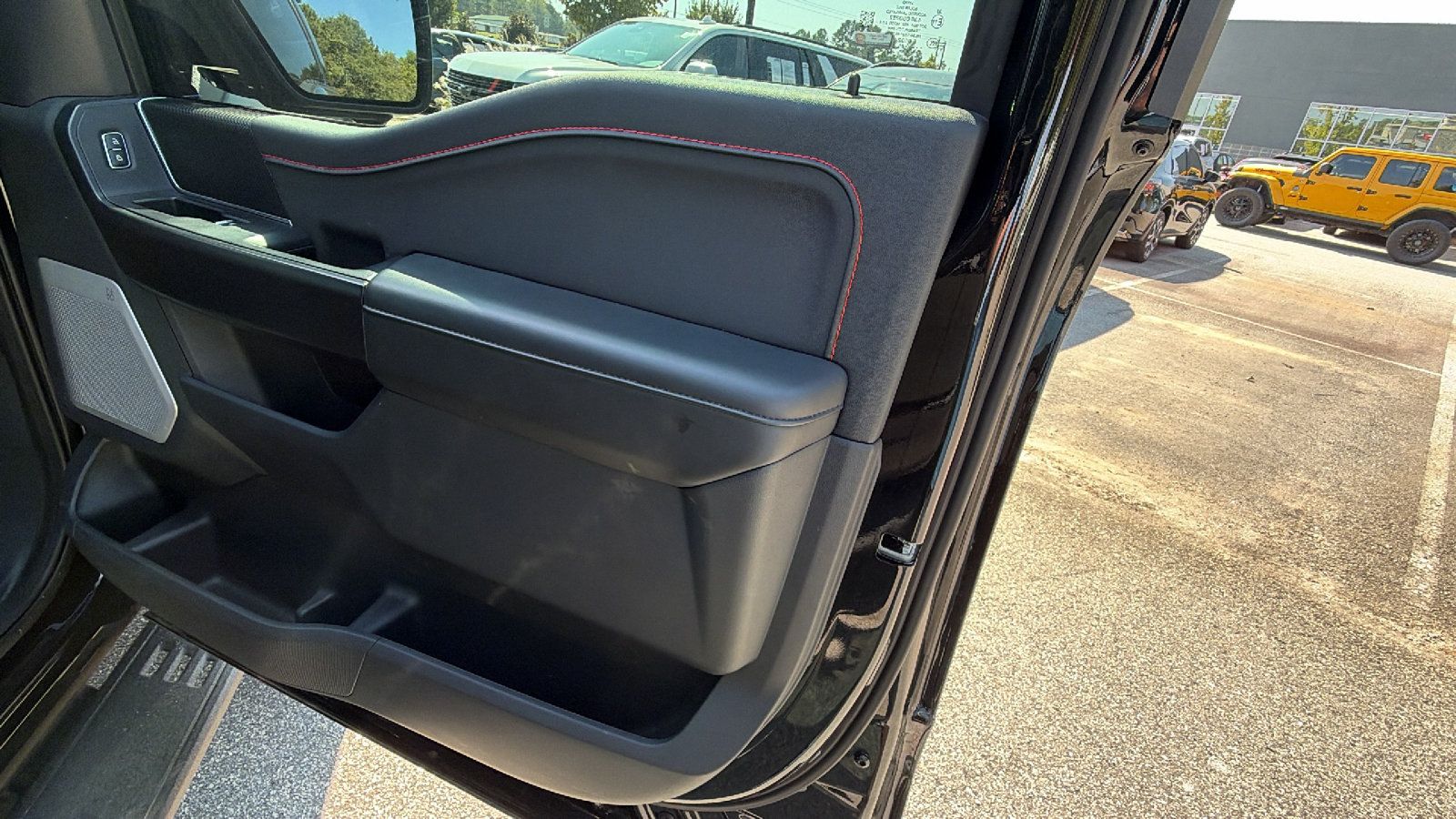 Used 2025 Ford F150 Raptor AWD/4WD image 18