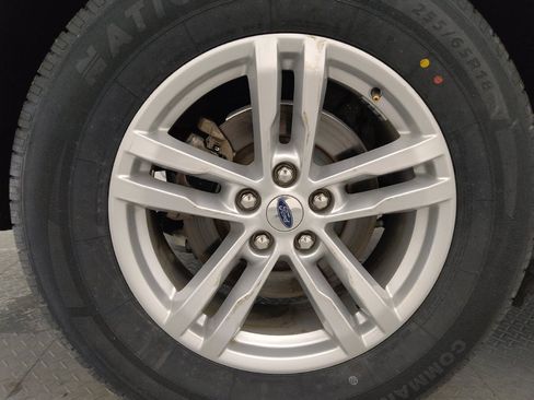 Used 2022 Ford Explorer XLT w/ Equipment Group 202A image 31