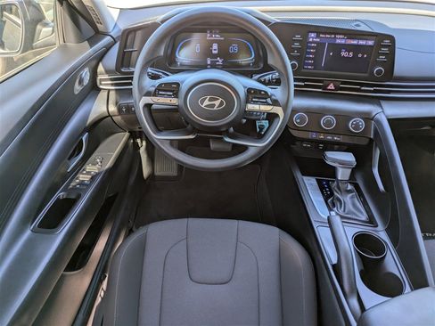 Used 2024 Hyundai Elantra SE image 15