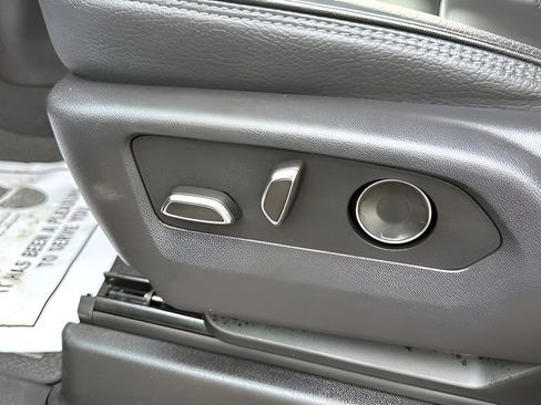 Used 2025 GMC Yukon XL Denali image 23