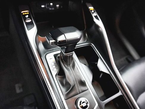 Used 2024 Kia Sorento S image 32