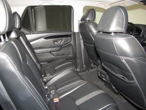 Certified 2023 Honda Pilot Touring image 19