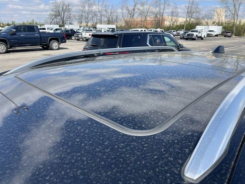 Used 2023 Chevrolet Equinox Premier image 3