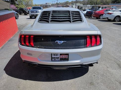 Used 2018 Ford Mustang Coupe image 3