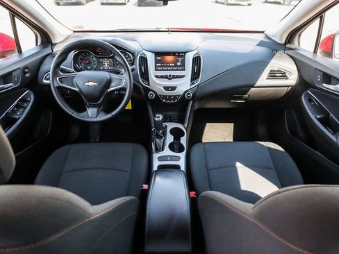 Used 2018 Chevrolet Cruze LS FWD image 17
