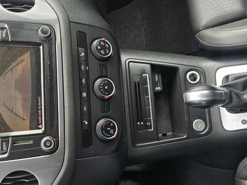 Used 2017 Volkswagen Tiguan S image 28